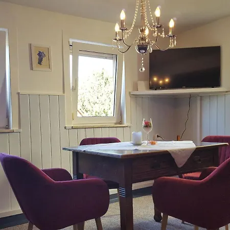 Charmantes Mit Naturgarten *