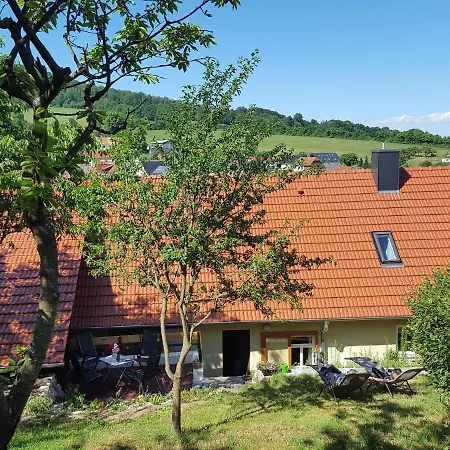 Charmantes Mit Naturgarten بيت للعطل Unterweid