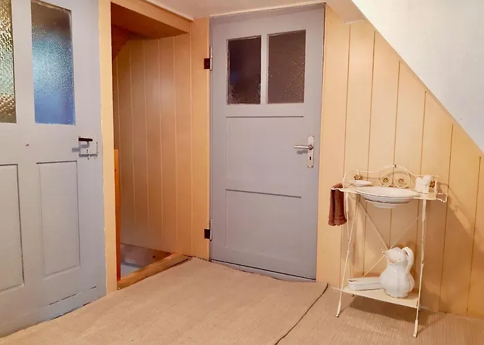 Holiday home Charmantes Mit Naturgarten Unterweid