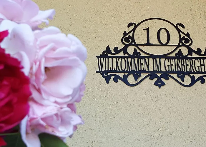 Holiday home Charmantes Mit Naturgarten Unterweid